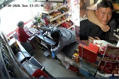 Bắt tên cướp dùng dao uy hiếp nhân viên siêu thị ở Hà Nội