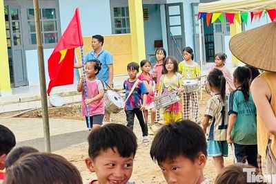Thầy trò điểm trường giữa rừng tất bật cho ngày khai giảng