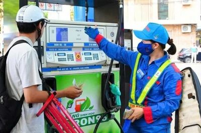 Giá xăng đồng loạt tăng, giá dầu diesel giảm