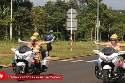 Vượt đèn đỏ, 54 trường hợp bị phạt 382 triệu đồng