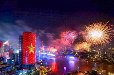 Muốn thấy cầu vồng, phải tự mình đi qua cơn mưa!