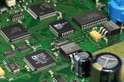 Trung Quốc đi sau công nghệ sản xuất chip tối tân 15 năm