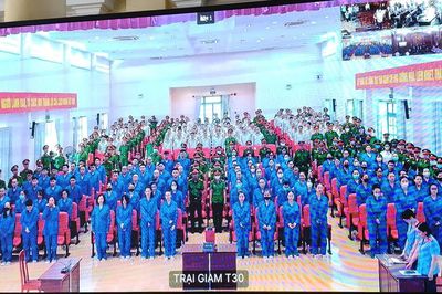 Ca sĩ Chi Dân lãnh 7 năm tù, Trúc Phương 6 năm vì ma túy
