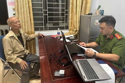 Chặn đường xin tiền, đánh người rồi cầm dao chống đối