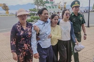 32 ngư dân gặp nạn trên biển trở về đất liền an toàn