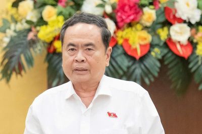 Chủ tịch Quốc hội: Không tạo thêm thủ tục, không đẩy khó khăn về phía người dân