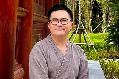 MC Đại Nghĩa nghẹn ngào chia tay 'người thương' ở tuổi 48