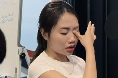 Phương Mỹ Chi vướng tranh cãi trang phục