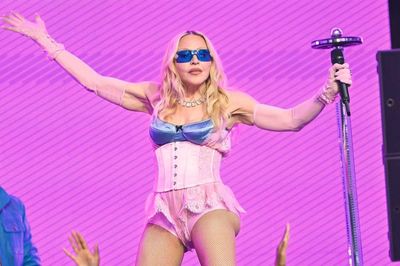 Madonna khoe làn da căng mịn ở tuổi U70