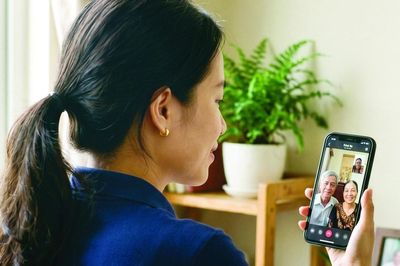 'Cánh tay nối dài' giúp chăm sóc cha mẹ già từ xa
