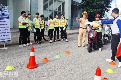An Giang đào tạo kỹ năng lái xe an toàn cho học sinh, người lao động