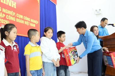 Tiếp sức cho con đoàn viên, người lao động đến trường