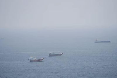 Mỹ - Iran leo thang căng thẳng: Hai bên liên tiếp tấn công, Eo biển Hormuz nóng trở lại