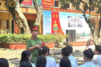 Gần 1.000 giáo viên, học sinh Trường THPT số 1 Văn Bàn được trang bị kiến thức pháp luật đầu năm học