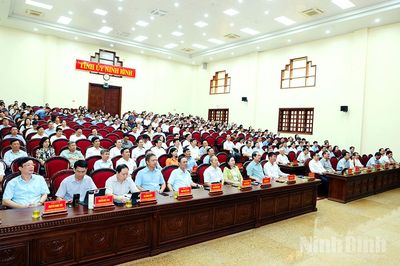 Hội nghị toàn quốc nghiên cứu, học tập, quán triệt và triển khai thực hiện một số Nghị quyết, Chỉ thị của Bộ Chính trị