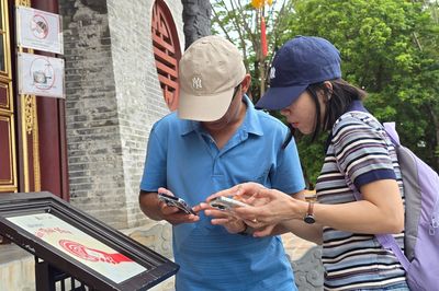 Khám phá di sản Huế qua điện thoại