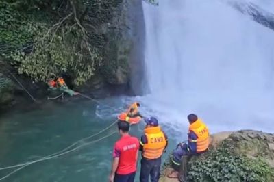 Tuyên Quang: Tìm thấy nạn nhân mất tích tại thác Khâu Làn sau hơn 30 giờ tìm kiếm