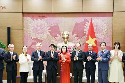 Thúc đẩy triển khai các dự án nghiên cứu chung trong các lĩnh vực bán dẫn