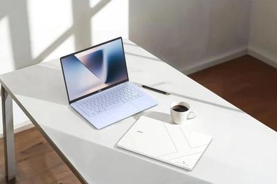 Acer ra mắt laptop nặng chỉ 799 gram