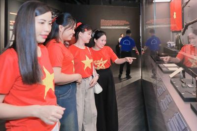 Yêu Tổ quốc từ những điều bình dị