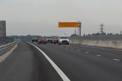 11 lái xe bị xử lý do không giữ khoảng cách an toàn trên cao tốc