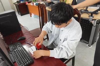 Truy tố nhóm làm giả giấy tờ để xuất khẩu lao động