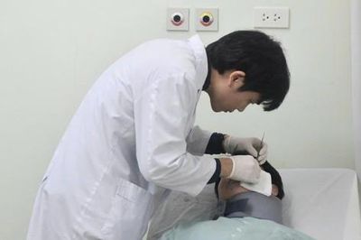 Tiêm filler vùng ngực, cô gái nhập viện vì biến chứng