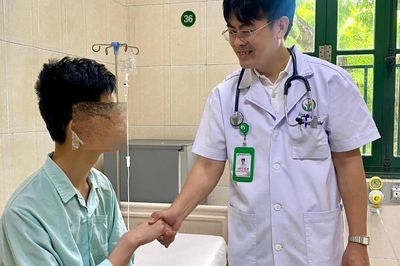 Người mẹ Việt kiều đưa con trai từ Đức về Việt Nam sửa dị tật lồng ngực
