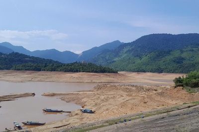 Nguyên nhân hồ Truồi cạn nước, lộ đáy quanh Thiền viện Trúc Lâm Bạch Mã