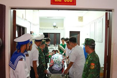 Ròng rọc đập vào mặt, ngư dân bị vỡ sọ, hở màng não