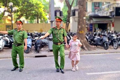 Nâng bước em đến trường an toàn