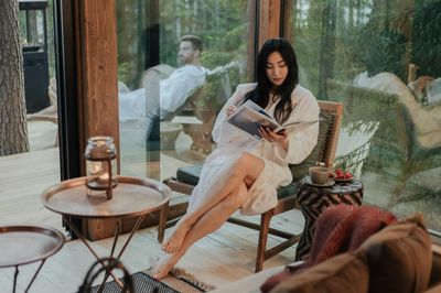 Khách sạn đang kiếm bộn tiền từ những người du lịch để đọc sách