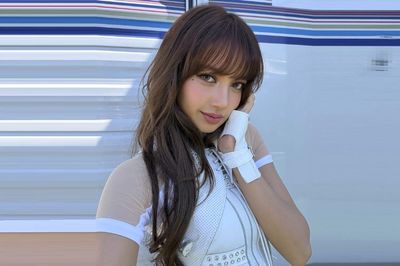 Lisa: 'Chúng tôi không được phép hẹn hò'