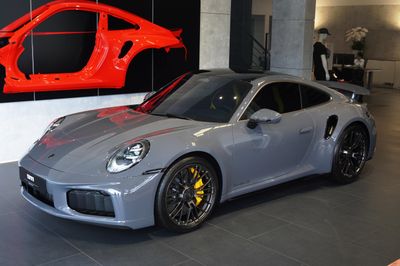 Porsche 911 Turbo S - chiếc 911 mạnh nhất từng xuất hiện tại Việt Nam