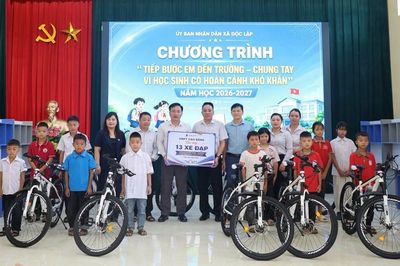 Tiếp sức học sinh khó khăn xã vùng cao Độc Lập bước vào năm học mới