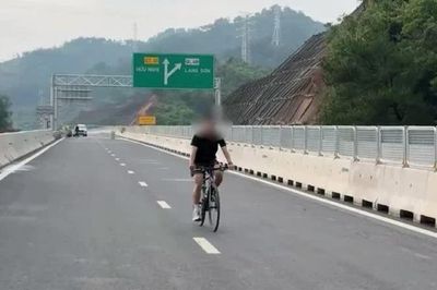 Cảnh báo người dân tự ý đi vào đường cao tốc đang thi công
