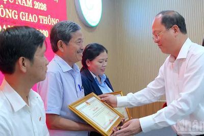 Vừa hoàn thành xong hơn 1.000 căn nhà, Cà Mau phát động đột phá giao thông nông thôn