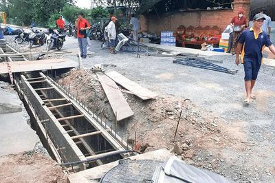 Hết hạn thi công, 2 tuyến đường ở Củ Chi vẫn dang dở