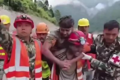 Công nhân Nepal kể lại 9 ngày mắc kẹt trong đường hầm sau thảm họa lũ quét