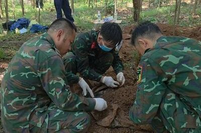 Phát hiện 2 hài cốt liệt sĩ giữa rừng tràm vùng biên Quảng Trị