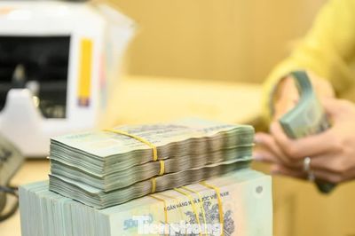 Huy động vốn ngân hàng vượt tín dụng: Sắp có bất ngờ về lãi suất?