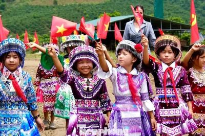 Tiếng trống khai trường dưới chân núi Nâm Rơ Mai