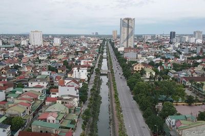 Cận cảnh kênh Bắc đen kịt, hôi thối được đề xuất 'khai tử' để mở đường 10 làn xe
