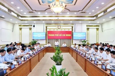 TP Hồ Chí Minh thu ngân sách vượt 624.000 tỉ đồng, kinh tế 8 tháng đầu năm tăng trưởng tích cực