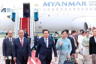 Tổng thống Myanmar và Phu nhân đến Hà Nội, bắt đầu thăm chính thức Việt Nam