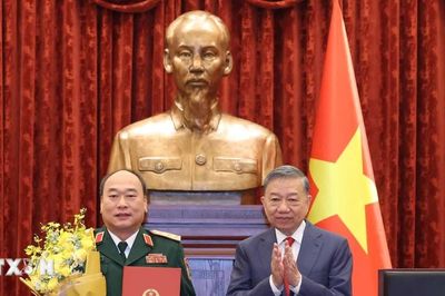 Trao Quyết định thăng quân hàm Thượng tướng cho đồng chí Lê Quang Đạo