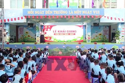 Khai giảng năm học mới trực tiếp kết hợp trực tuyến