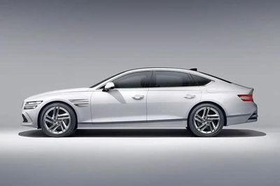 Đối thủ của Mercedes-Benz E-Class trình làng, giá hơn 1,2 tỷ đồng