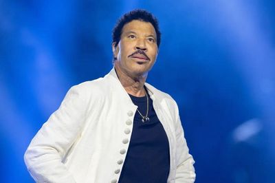 Lionel Richie xuất viện sau 3 ngày nằm ICU