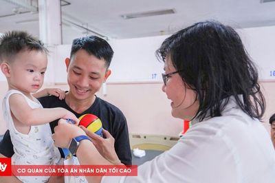 Khi hành lang bệnh viện trở thành lớp học yêu thương